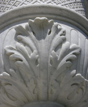 acanthe sur vase Médicis du jardin de la fontaine à Nîmes